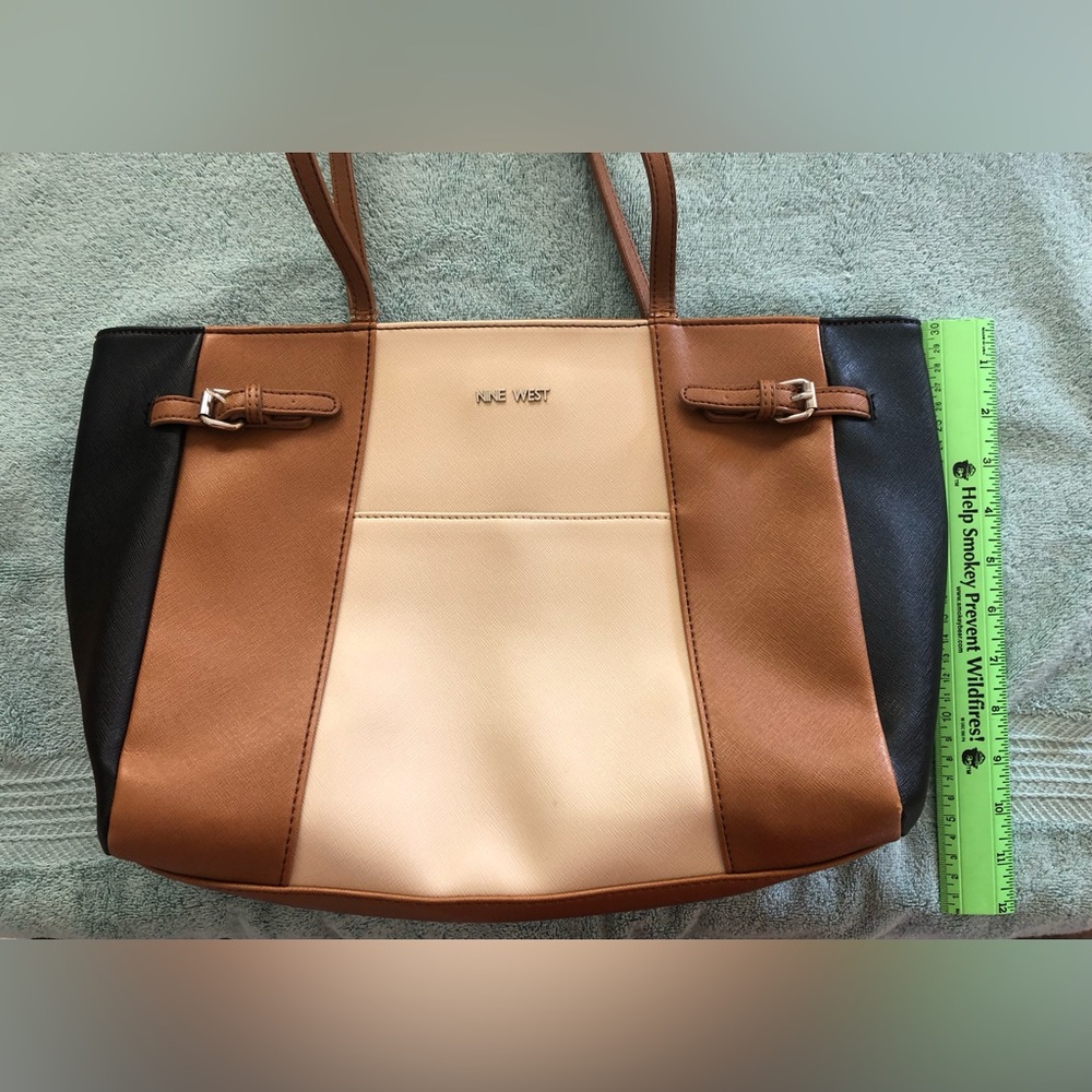 Nine West Black Tan & White Bucket Purse Shoulder straps EUC Excellent condition - Picture 8 of 9
